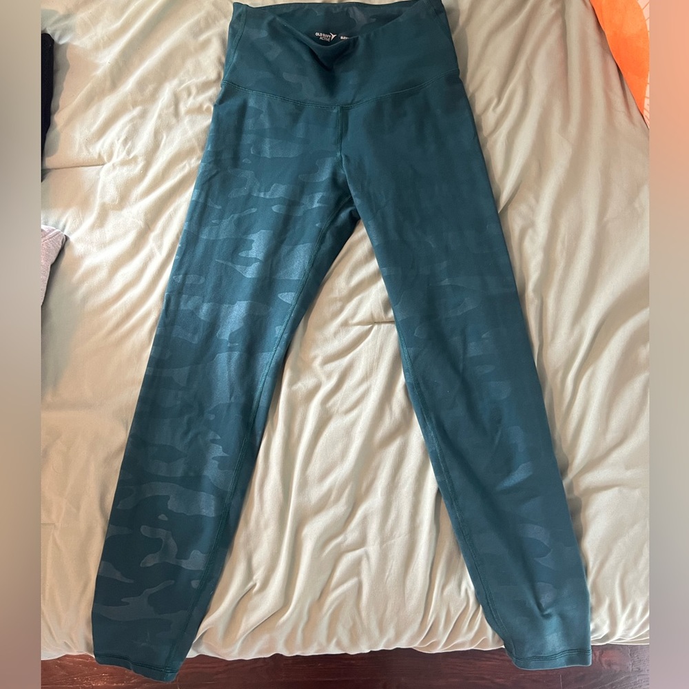 Turquoise camouflage “workout” leggings size small